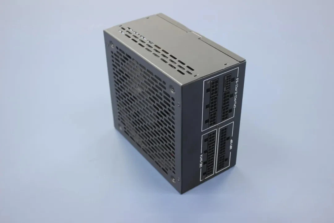 F33 power supply exterior